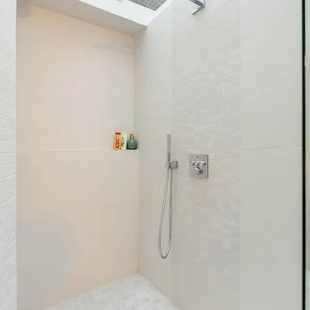 La De Montorgueil Апартаменты *