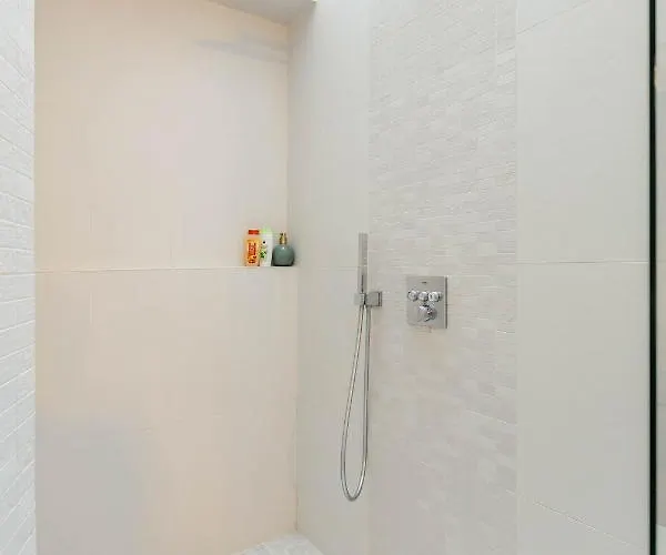 La De Montorgueil Apartman *